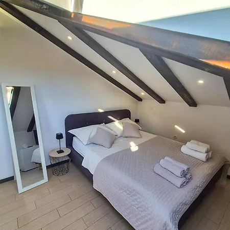 Urban Charming Attic Apartament