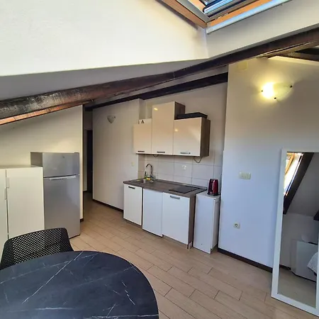 Urban Charming Attic Apartament Split